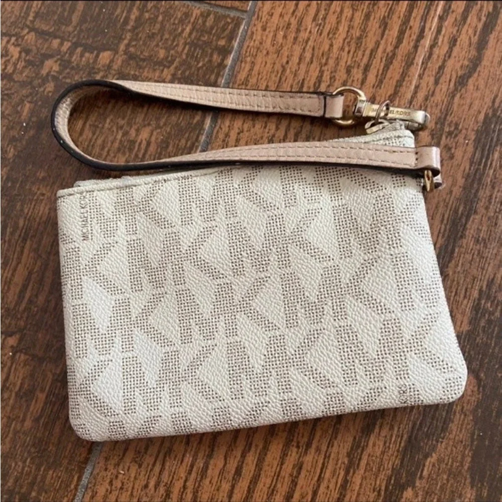 Michael Kors Signature Monogram Wristlet Vanilla Gold Logo Plate Wallet